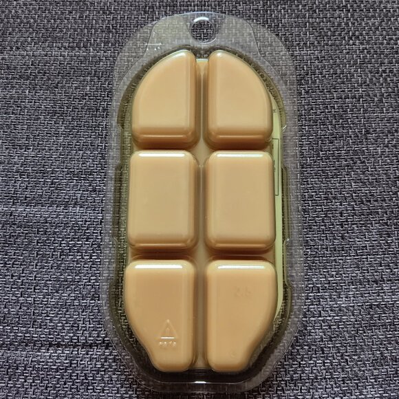 Febreze Wax Melts Refills (6 Pieces) - Picture 5 of 6